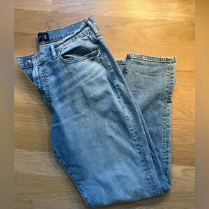 Abercrombie Mens Athletic Slim Jean - light wash 36x32